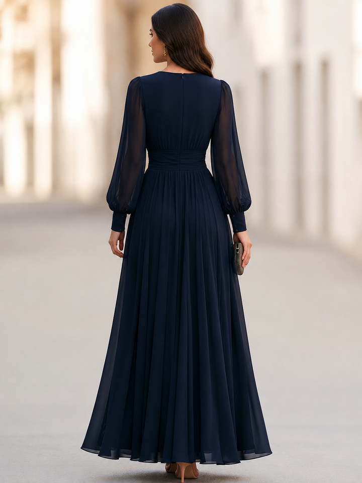 Elegant Chiffon Maxi Dress With Fitted Waist And Slit